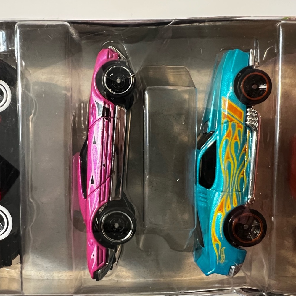 HW Flames Die-Cast Cars Set - Picture 7 of 8